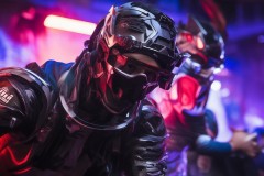 WBG首战失利关键团战失误频发，大龙团战决策失误致经济差距扩大，小组赛出线形势堪忧